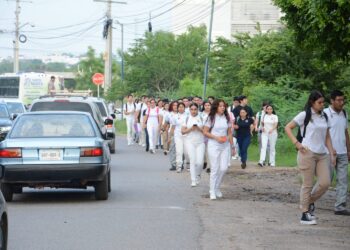 Con entusiasmo regresan a las aulas más de 160 mil jóvenes en las cinco diferentes unidades regionales de la UAS