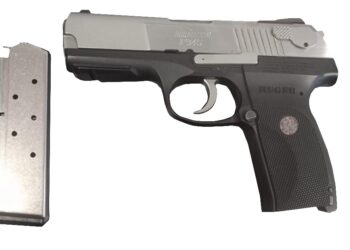 Policías aseguran a 4 personas con un arma de fuego