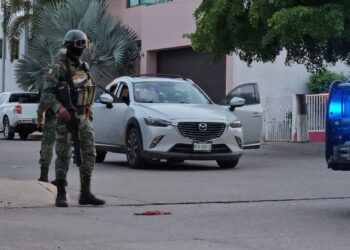 Atacan a balazos a un hombre frente a efectivos de policías locales, estatales y fuerzas federales