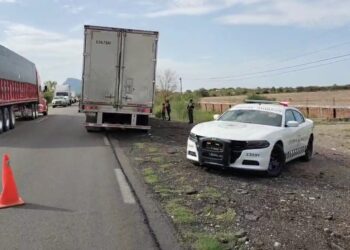 Tiran “ponchallantas” sobre la Internacional México en Guamúchi