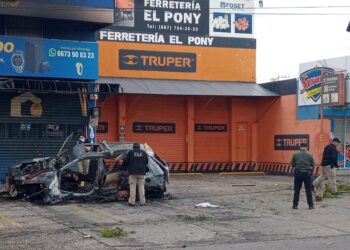 Dicen que ninguna patrulla de Tránsito participó en la persecución de la camioneta que choque y se incendio