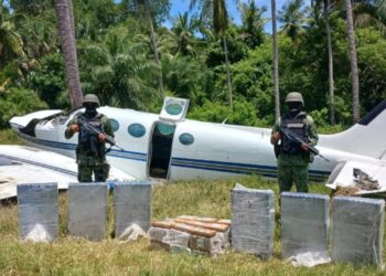 Militares aseguran avioneta con 460 kilogramos de cocaína en Chiapas