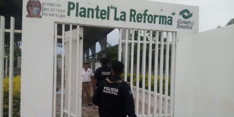 Machetean a velador de Conalep de La Reforma
