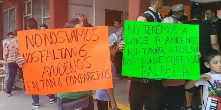 “¡No nos vamos, nos faltan 6, ayúdenos”; habitantes  se resisten a regresar a Sinaloa municipio tras desapariciones de familiares