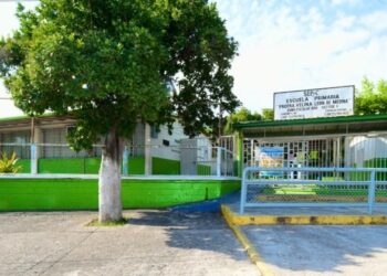 Gobernador pide a padres de familia no pagar cuotas escolares este regreso a clases