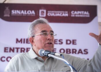 “Los gobiernos hacemos lo que dice la Constitución”: Rocha al reiterar distribución de nuevos libros de texto
