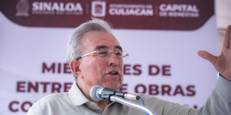“Los gobiernos hacemos lo que dice la Constitución”: Rocha al reiterar distribución de nuevos libros de texto