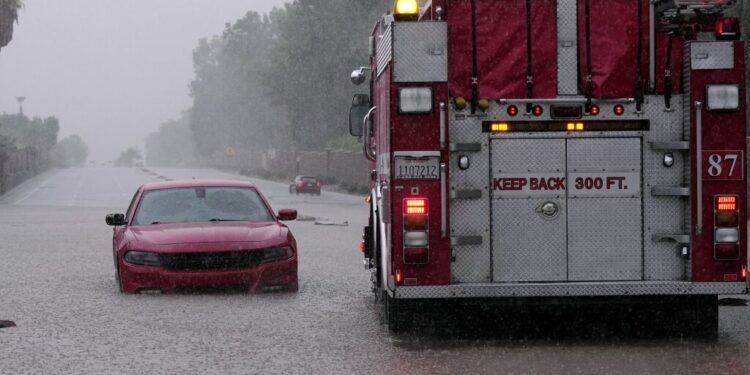 Reportan inundaciones en Los Ángeles por la tormenta tropical Hilary