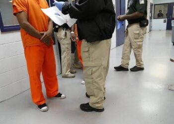 Capturan y extraditan a mexicano acusado de asesinar a una mujer en Orland, Estados Unidos 