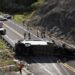 Mueren 16 migrantes en volcadura de autobús entre Oaxaca y Puebla