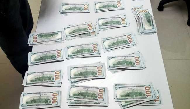 Llegó a México con 32 mil 400 dólares sin declarar y fue detenido