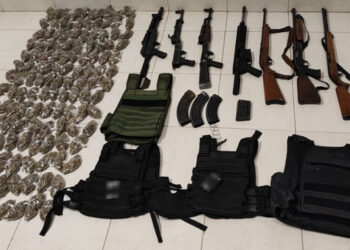 Asegura GN vehículos con armamento y bolsas con marihuana en Jalisco