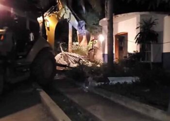 Habitantes de Arcelia, en Guerrero, acorralan a soldados y luego destruyen oficinas del MP