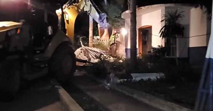 Habitantes de Arcelia, en Guerrero, acorralan a soldados y luego destruyen oficinas del MP