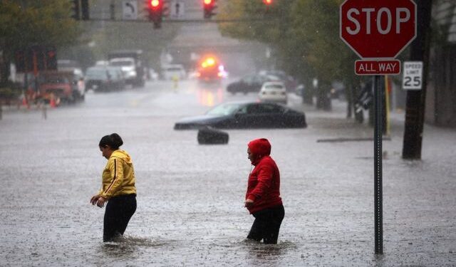 Intensas lluvias provocan inundaciones en distintos sectores de Nueva York
