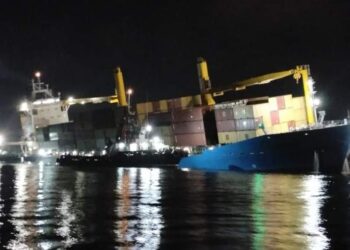 PC se mantiene pendiente de las maniobras de reflote del barco carguero en Mazatlán