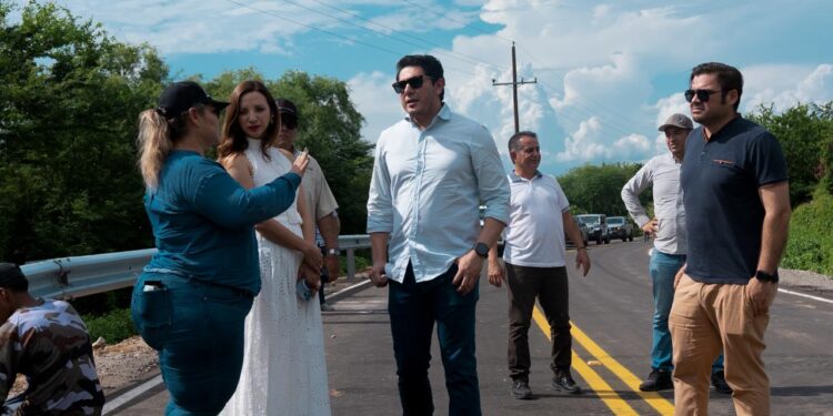 Joaquín Landeros, Secretario de Obras Públicas, supervisa avances en carreteras y vialidades en la región del Évora