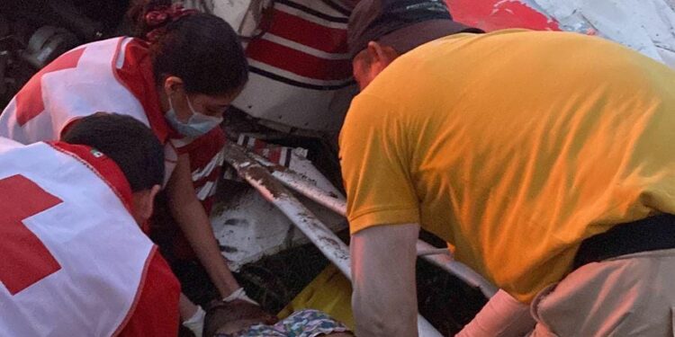 Muere piloto al desplomarse avioneta que participaba en una fiesta para revelar el sexo de un bebé