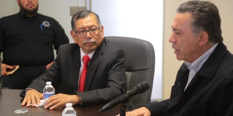 Enrique Inzunza Cázarez da posesión material del cargo como titular de la SSP Sinaloa a Gerardo Mérida Sánchez