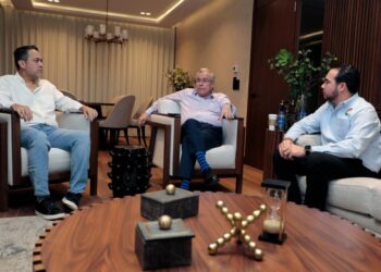 Rocha se reúne con el dirigente del STASE para atender manifestación en la UPSIN Mazatlán