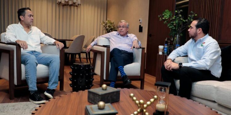 Rocha se reúne con el dirigente del STASE para atender manifestación en la UPSIN Mazatlán