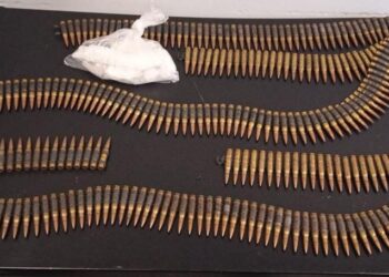 Grupo Élite asegura a civil en posesión de droga y cartuchos útiles en La Conquista