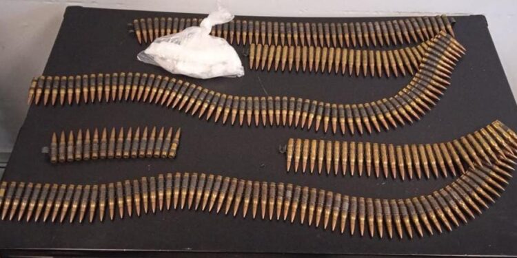 Grupo Élite asegura a civil en posesión de droga y cartuchos útiles en La Conquista