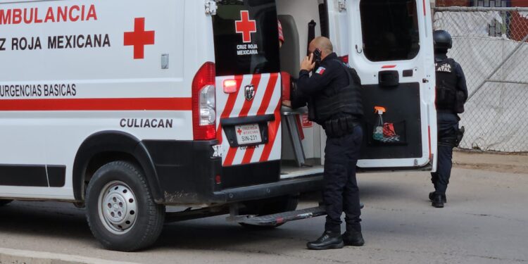 Asalta a clientes del banco, se hace perseguir, se enfrenta a balazos con policías y es detenido en Chulavista