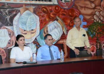 Como gesto de solidaridad, el Rector ofrece apoyo económico a 43 médicos residentes que no han recibido su beca del CONAHCYT y el Hospital Civil