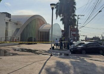 Conato de incendio en el Parque Revolución deja algunos daños materiales y se evacuan a 20 trabajadores