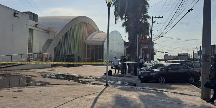 Conato de incendio en el Parque Revolución deja algunos daños materiales y se evacuan a 20 trabajadores