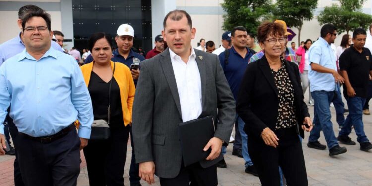 Juez difiere de nuevo la audiencia del Abogado General de la UAS; da la razón a la defensa ante el poco tiempo para analizar el tomo enviado por la Fiscalía