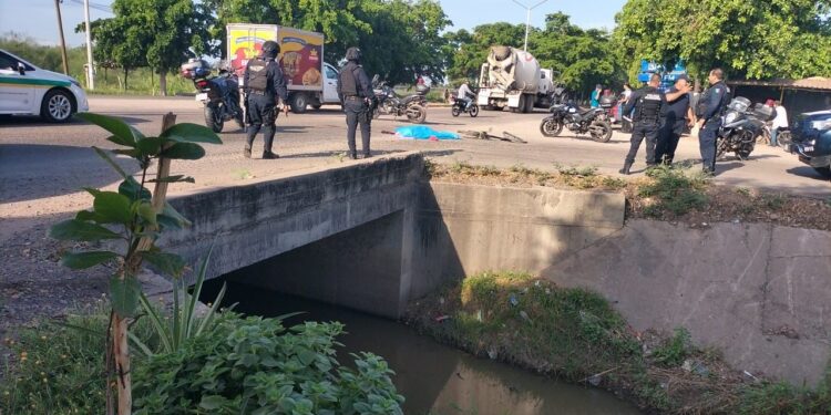 Muere adulto mayor atropellado por una góndola en Aguaruto