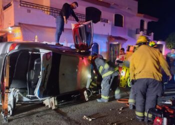 Conducía un auto a velocidad inmoderada, chocó y quedó prensado