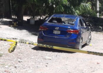Atacan a pareja a balazos de “carro a carro”; muere el hombre y la mujer resulta herida