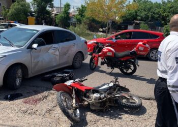 Lesiones graves sufrió un motociclista al ser atropellado por un auto en Villas del Real