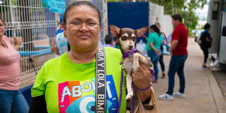 Jornada de esterilización de perros y gatos brinda 20 servicios en la colonia El Mirador
