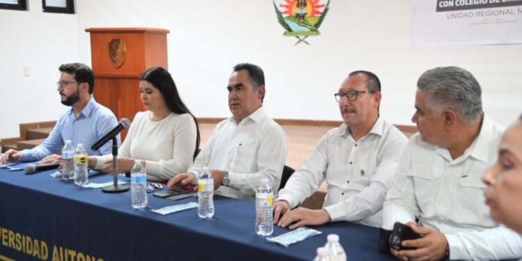 Rector de la UAS se reúne con el Colegio de Directores en la Unidad Regional Norte