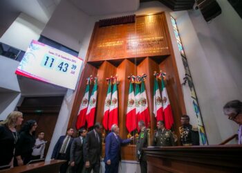 Develan en Muro de Honor del Congreso la leyenda: “2023, Año del Bicentenario del Heroico Colegio Militar”