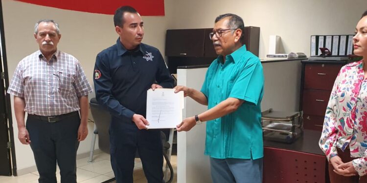 Jesús Manuel Gastelo Hermosillo y Xóchitl Félix Cuadras protestan cómo directores de Servicios de Protección y Servicios de Apoyo