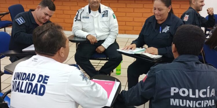 Policías de Badiraguato se capacitan para prevenir violencia contra la mujer