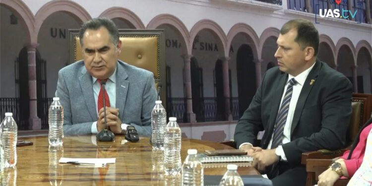 Robespierre Lizárraga fue nombrado por el rector,  secretario General  de la UAS