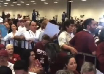 Morenistas gritan “fuera el PRI” a ex priistas que acudieron a respaldar a Sheinbaum