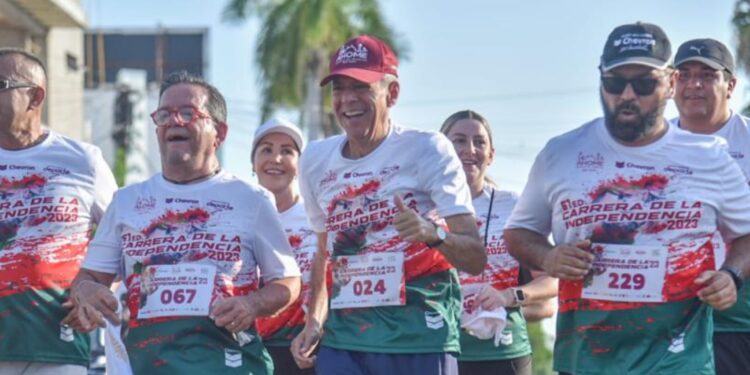 Más de 360 corredores y el Alcalde Gerardo Vargas participan en la 61 Carrera de la Independencia Ahome 2023