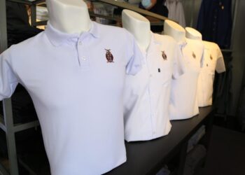 Clausuran 48 centros “patito” de uniformes y útiles escolares