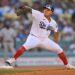 El pitcher mexicano Julio Urias fue liberado este lunes tras pagar una fianza de 50 mil dólares