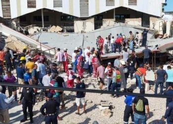 En plena misa, se derrumba el techo de la Iglesia; 10 personas pierden la vida y decenas más resultan heridas