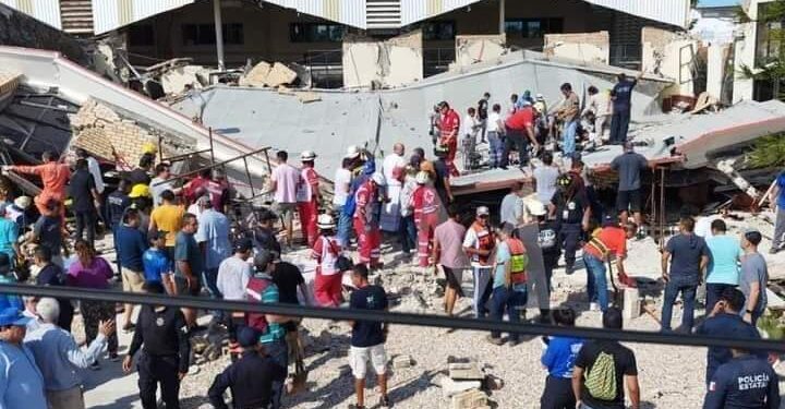 En plena misa, se derrumba el techo de la Iglesia; 10 personas pierden la vida y decenas más resultan heridas