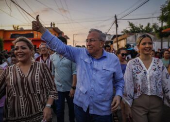 Rocha Moya asistió a la procesión en honor de la Virgen de “Nuestra Señora de El Rosario”