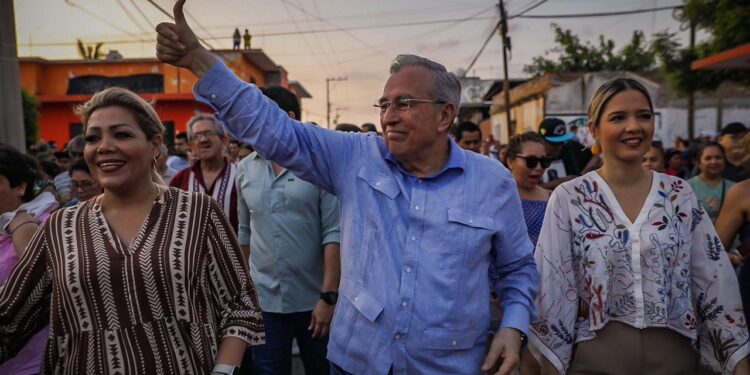 Rocha Moya asistió a la procesión en honor de la Virgen de “Nuestra Señora de El Rosario”